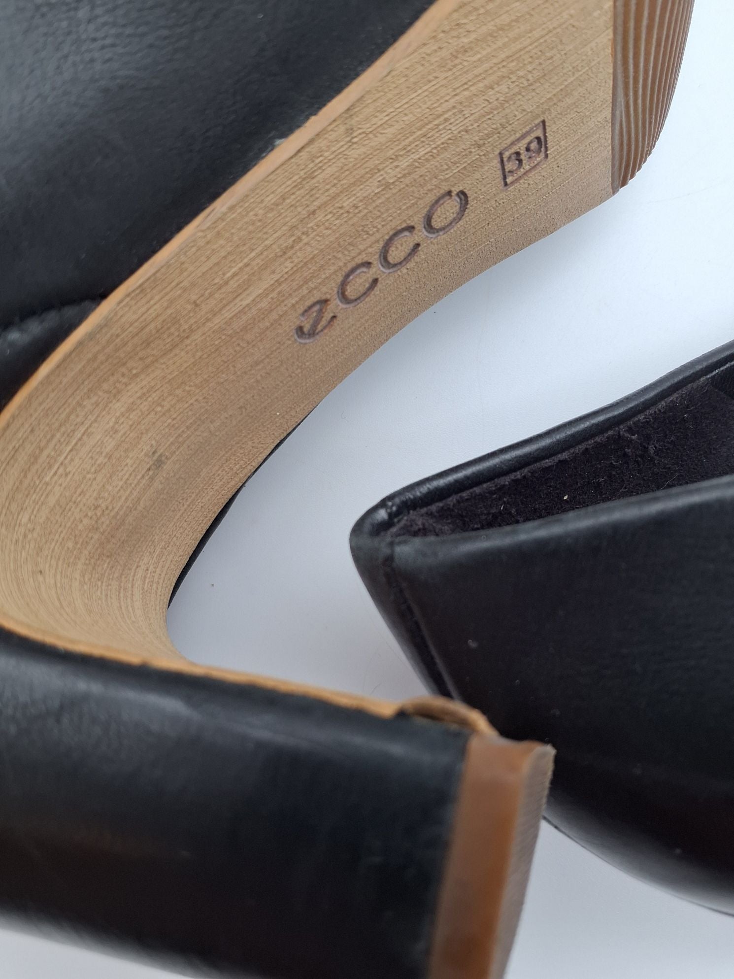 Ecco Pumps